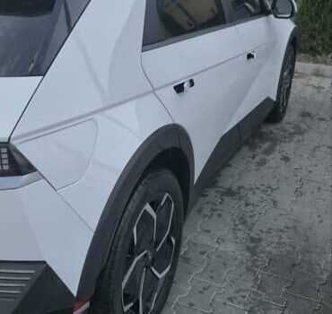 Белый Хендай Ioniq 5, объемом двигателя 0 л и пробегом 62 тыс. км за 24950 $, фото 17 на Automoto.ua