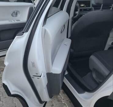 Белый Хендай Ioniq 5, объемом двигателя 0 л и пробегом 62 тыс. км за 24950 $, фото 12 на Automoto.ua