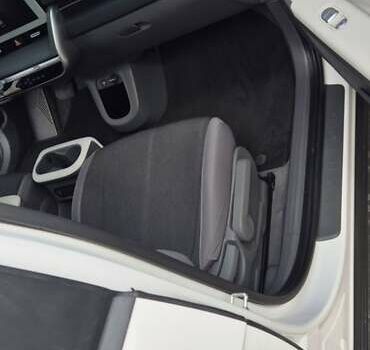 Белый Хендай Ioniq 5, объемом двигателя 0 л и пробегом 62 тыс. км за 24950 $, фото 33 на Automoto.ua
