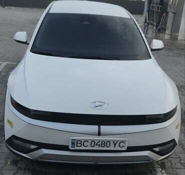 Белый Хендай Ioniq 5, объемом двигателя 0 л и пробегом 62 тыс. км за 24950 $, фото 1 на Automoto.ua
