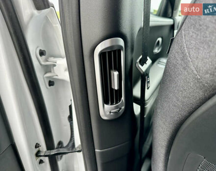 Белый Хендай Ioniq 5, объемом двигателя 0 л и пробегом 42 тыс. км за 29999 $, фото 70 на Automoto.ua