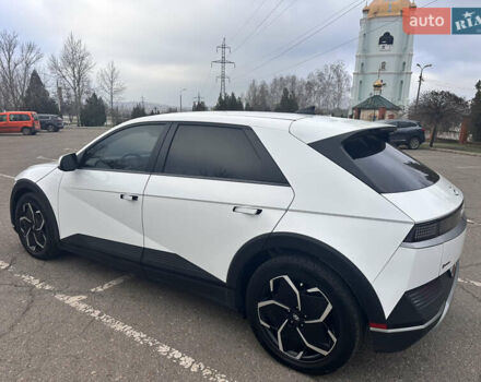 Белый Хендай Ioniq 5, объемом двигателя 0 л и пробегом 71 тыс. км за 23900 $, фото 4 на Automoto.ua