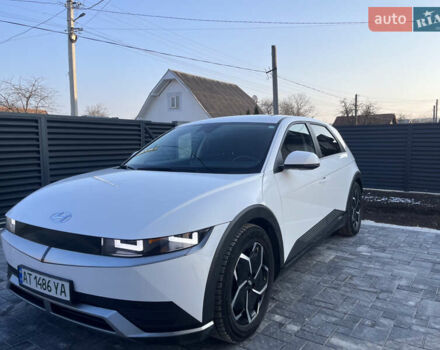 Белый Хендай Ioniq 5, объемом двигателя 0 л и пробегом 96 тыс. км за 22500 $, фото 2 на Automoto.ua