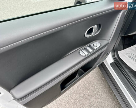 Белый Хендай Ioniq 5, объемом двигателя 0 л и пробегом 42 тыс. км за 29500 $, фото 35 на Automoto.ua