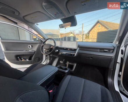 Белый Хендай Ioniq 5, объемом двигателя 0 л и пробегом 96 тыс. км за 22500 $, фото 10 на Automoto.ua