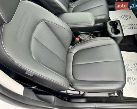 Белый Хендай Ioniq 5, объемом двигателя 0 л и пробегом 42 тыс. км за 29999 $, фото 79 на Automoto.ua