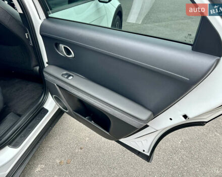 Белый Хендай Ioniq 5, объемом двигателя 0 л и пробегом 42 тыс. км за 29999 $, фото 72 на Automoto.ua