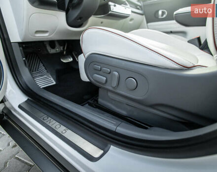 Белый Хендай Ioniq 5, объемом двигателя 0 л и пробегом 32 тыс. км за 34200 $, фото 7 на Automoto.ua