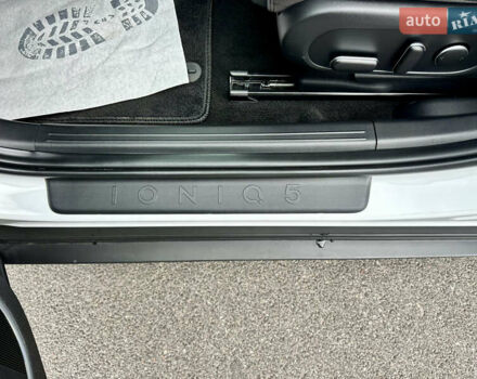 Белый Хендай Ioniq 5, объемом двигателя 0 л и пробегом 42 тыс. км за 29999 $, фото 41 на Automoto.ua