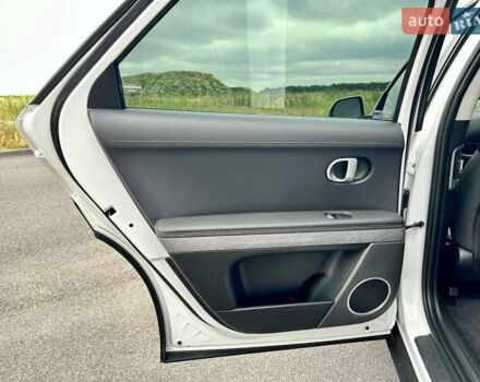 Белый Хендай Ioniq 5, объемом двигателя 0 л и пробегом 42 тыс. км за 29999 $, фото 61 на Automoto.ua