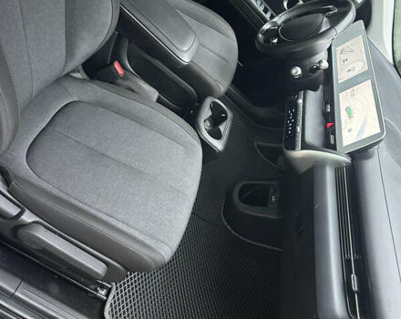 Белый Хендай Ioniq 5, объемом двигателя 0 л и пробегом 84 тыс. км за 23200 $, фото 18 на Automoto.ua