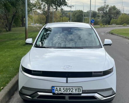 Белый Хендай Ioniq 5, объемом двигателя 0 л и пробегом 7 тыс. км за 41900 $, фото 3 на Automoto.ua