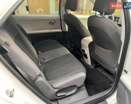 Белый Хендай Ioniq 5, объемом двигателя 0 л и пробегом 54 тыс. км за 18900 $, фото 17 на Automoto.ua