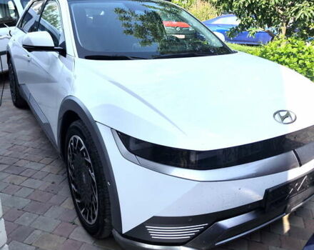 Белый Хендай Ioniq 5, объемом двигателя 0 л и пробегом 33 тыс. км за 31900 $, фото 2 на Automoto.ua