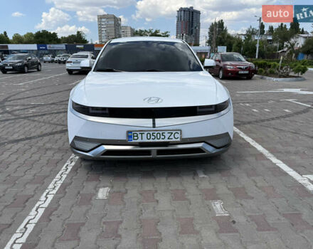 Белый Хендай Ioniq 5, объемом двигателя 0 л и пробегом 28 тыс. км за 33500 $, фото 2 на Automoto.ua