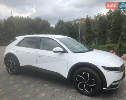 Белый Хендай Ioniq 5, объемом двигателя 0 л и пробегом 30 тыс. км за 26700 $, фото 4 на Automoto.ua