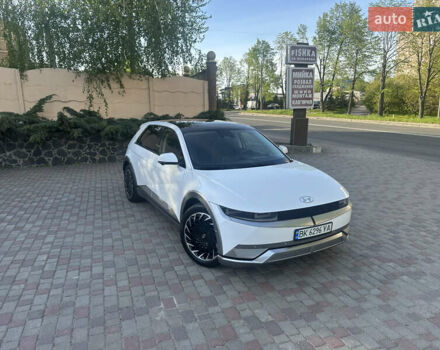 Белый Хендай Ioniq 5, объемом двигателя 0 л и пробегом 29 тыс. км за 28400 $, фото 1 на Automoto.ua