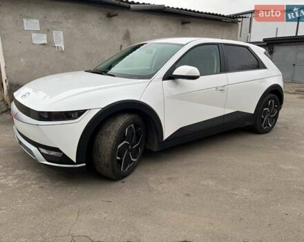 Белый Хендай Ioniq 5, объемом двигателя 0 л и пробегом 54 тыс. км за 18900 $, фото 2 на Automoto.ua