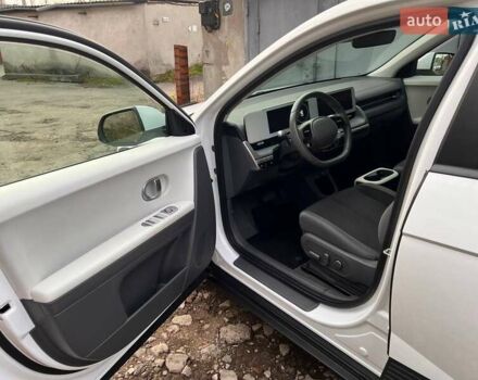 Белый Хендай Ioniq 5, объемом двигателя 0 л и пробегом 54 тыс. км за 18900 $, фото 12 на Automoto.ua