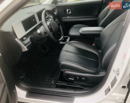 Белый Хендай Ioniq 5, объемом двигателя 0 л и пробегом 30 тыс. км за 26700 $, фото 20 на Automoto.ua