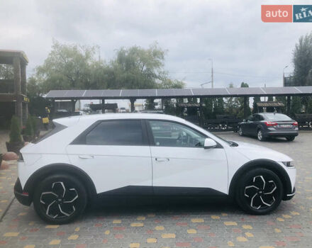 Белый Хендай Ioniq 5, объемом двигателя 0 л и пробегом 30 тыс. км за 26700 $, фото 5 на Automoto.ua
