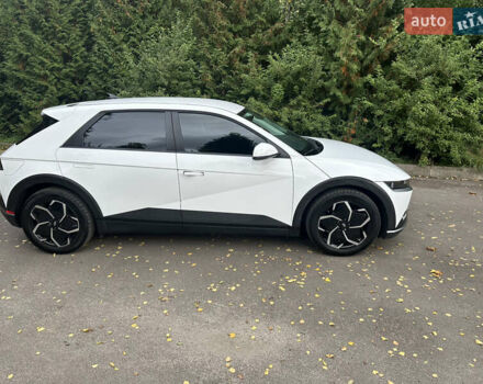 Белый Хендай Ioniq 5, объемом двигателя 0 л и пробегом 40 тыс. км за 26900 $, фото 4 на Automoto.ua