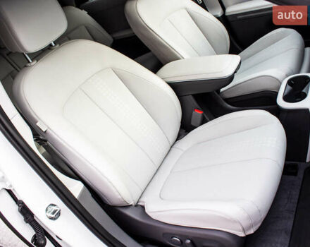 Белый Хендай Ioniq 5, объемом двигателя 0 л и пробегом 2 тыс. км за 33000 $, фото 51 на Automoto.ua