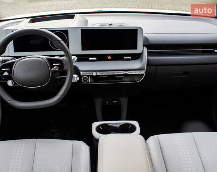 Белый Хендай Ioniq 5, объемом двигателя 0 л и пробегом 2 тыс. км за 33000 $, фото 64 на Automoto.ua