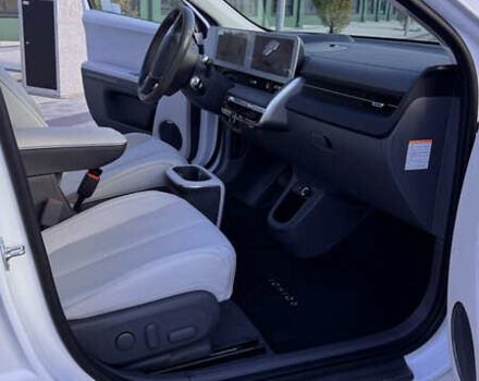 Белый Хендай Ioniq 5, объемом двигателя 0 л и пробегом 23 тыс. км за 31500 $, фото 8 на Automoto.ua