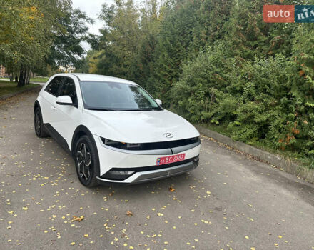 Белый Хендай Ioniq 5, объемом двигателя 0 л и пробегом 40 тыс. км за 26900 $, фото 2 на Automoto.ua