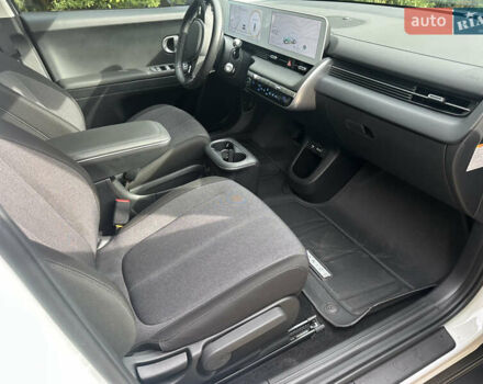 Белый Хендай Ioniq 5, объемом двигателя 0 л и пробегом 40 тыс. км за 26900 $, фото 27 на Automoto.ua