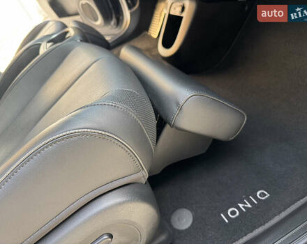 Черный Хендай Ioniq 5, объемом двигателя 0 л и пробегом 160 тыс. км за 22999 $, фото 29 на Automoto.ua