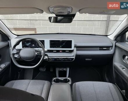 Черный Хендай Ioniq 5, объемом двигателя 0 л и пробегом 97 тыс. км за 21900 $, фото 6 на Automoto.ua