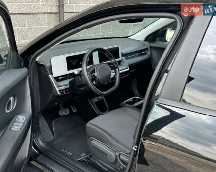 Черный Хендай Ioniq 5, объемом двигателя 0 л и пробегом 97 тыс. км за 21900 $, фото 5 на Automoto.ua