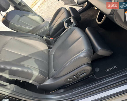 Черный Хендай Ioniq 5, объемом двигателя 0 л и пробегом 160 тыс. км за 22999 $, фото 27 на Automoto.ua