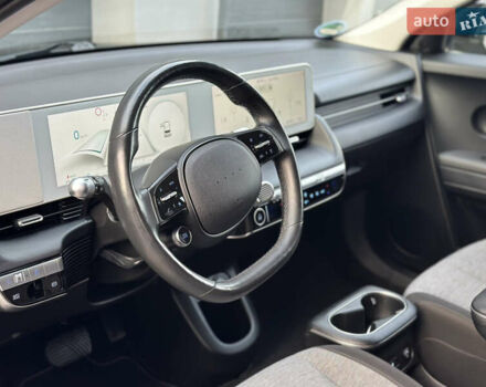 Черный Хендай Ioniq 5, объемом двигателя 0 л и пробегом 156 тыс. км за 22999 $, фото 61 на Automoto.ua