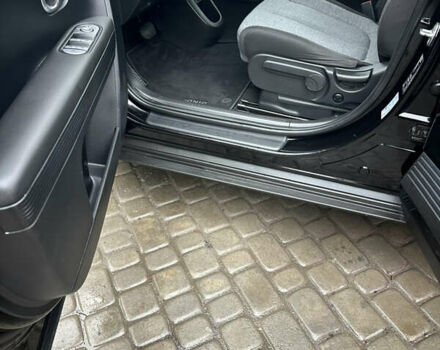 Черный Хендай Ioniq 5, объемом двигателя 0 л и пробегом 105 тыс. км за 23500 $, фото 23 на Automoto.ua