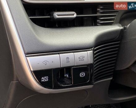 Черный Хендай Ioniq 5, объемом двигателя 0 л и пробегом 22 тыс. км за 28999 $, фото 19 на Automoto.ua