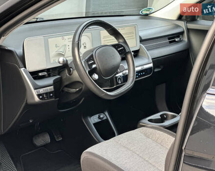Черный Хендай Ioniq 5, объемом двигателя 0 л и пробегом 156 тыс. км за 22999 $, фото 60 на Automoto.ua