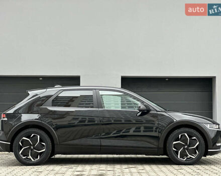 Черный Хендай Ioniq 5, объемом двигателя 0 л и пробегом 156 тыс. км за 22999 $, фото 24 на Automoto.ua