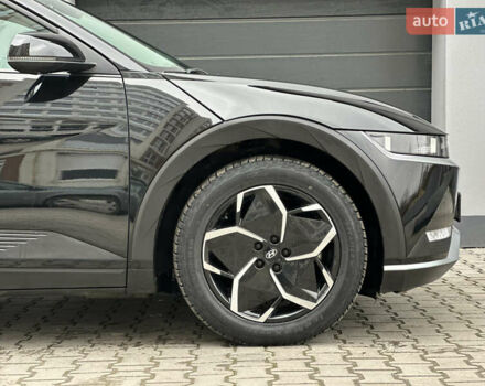 Черный Хендай Ioniq 5, объемом двигателя 0 л и пробегом 156 тыс. км за 22999 $, фото 25 на Automoto.ua