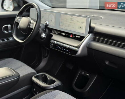 Черный Хендай Ioniq 5, объемом двигателя 0 л и пробегом 156 тыс. км за 22999 $, фото 71 на Automoto.ua