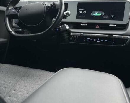 Черный Хендай Ioniq 5, объемом двигателя 0 л и пробегом 70 тыс. км за 23500 $, фото 68 на Automoto.ua