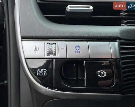 Черный Хендай Ioniq 5, объемом двигателя 0 л и пробегом 113 тыс. км за 24995 $, фото 12 на Automoto.ua