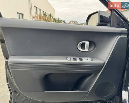 Черный Хендай Ioniq 5, объемом двигателя 0 л и пробегом 113 тыс. км за 24995 $, фото 8 на Automoto.ua