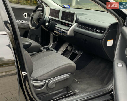 Черный Хендай Ioniq 5, объемом двигателя 0 л и пробегом 54 тыс. км за 28500 $, фото 18 на Automoto.ua