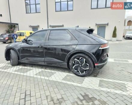 Черный Хендай Ioniq 5, объемом двигателя 0 л и пробегом 105 тыс. км за 19900 $, фото 2 на Automoto.ua