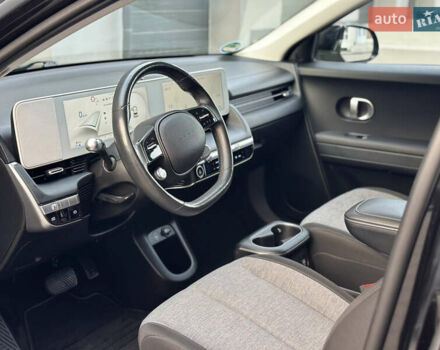 Черный Хендай Ioniq 5, объемом двигателя 0 л и пробегом 156 тыс. км за 22999 $, фото 62 на Automoto.ua