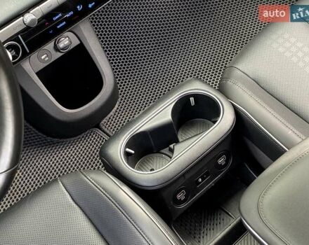 Черный Хендай Ioniq 5, объемом двигателя 0 л и пробегом 22 тыс. км за 28999 $, фото 31 на Automoto.ua