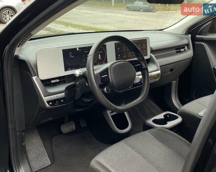 Черный Хендай Ioniq 5, объемом двигателя 0 л и пробегом 54 тыс. км за 28500 $, фото 13 на Automoto.ua